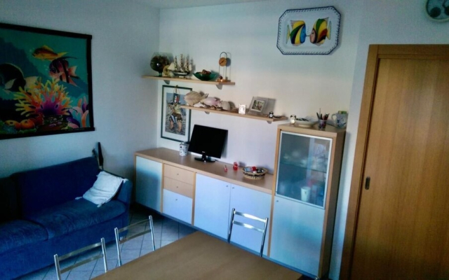 Jody Bibione, Poolside Apartment With Garden