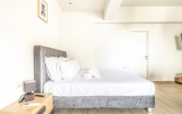 Elegant Suite 1 Near the Beach