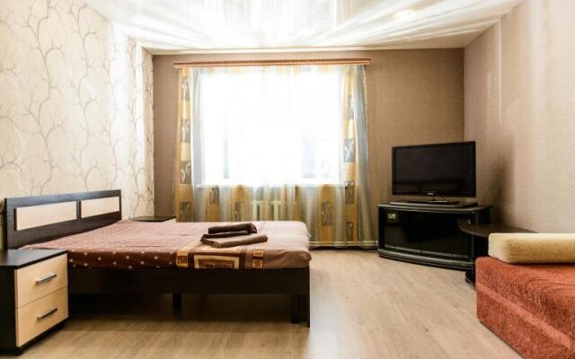 Космос на Коммунистической