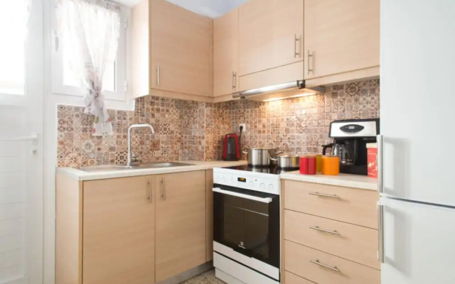 Nephiria, Live like a local next to Acropolis