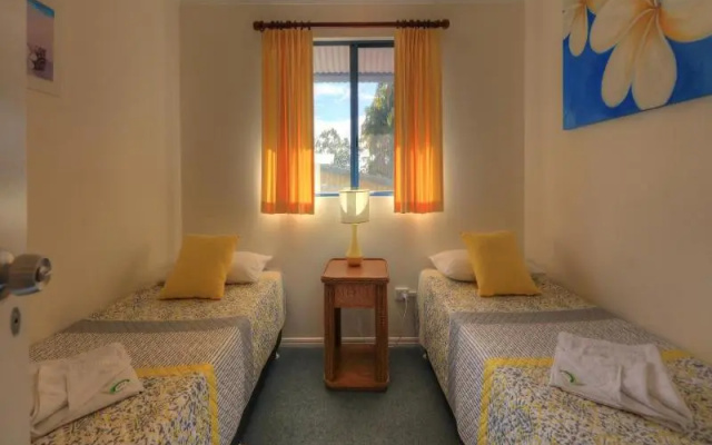 Dolphin Waters Apartment – Guest Rooms – Tin Can Bay