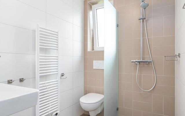 Modern Chalet With Dishwasher, in Friesland