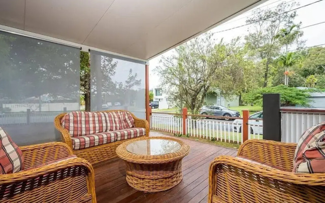 4 BDRM Pet Friendly Home 200m to Creek
