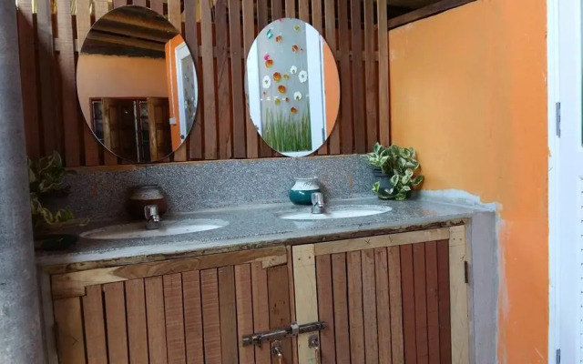 Inthanon Hostel - Adults Only