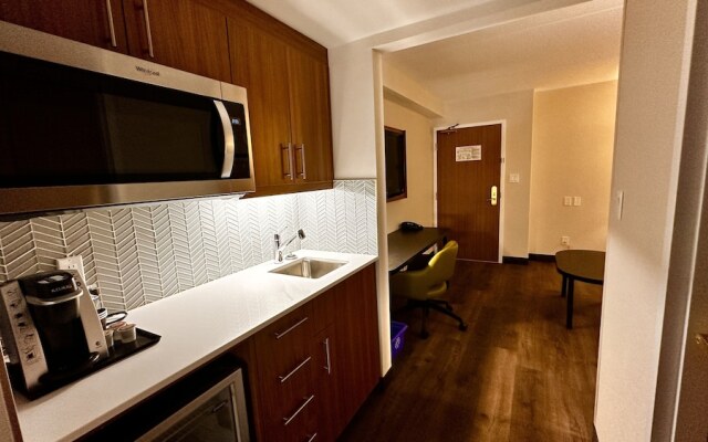 Newmarket Hotel & Suites