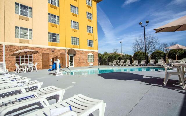 Comfort Suites Pineville - Ballantyne Area