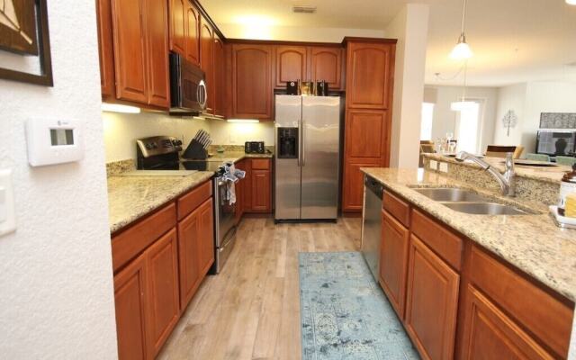 Lake View Paradise 3 Bedroom Condo by RedAwning