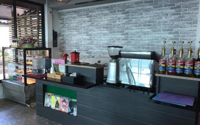 Hug Cafe Hostel
