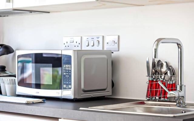 Comfortable Studio in Oldham, Minutes to Royal Oldham Hospital
