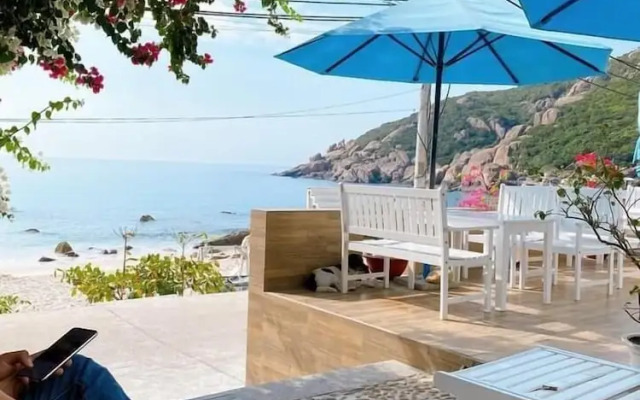 Blue Anchor Lodge & Cafe-Binh Ba Island