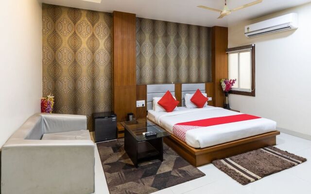 Oyo 41898 Balaji Palace