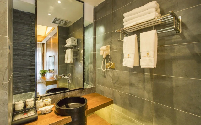 Lijang First Bay Hotel