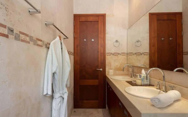 Luxury Apartment– Private Pool & Rooftop Jacuzzi