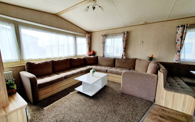St Osyth- Sleeps8-freeparking-wifi-holidaypark