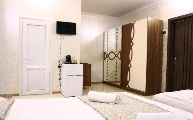 Rainbow Rooms Apart Hotel