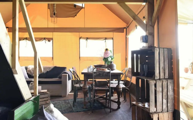 Beach Lodge With Garden