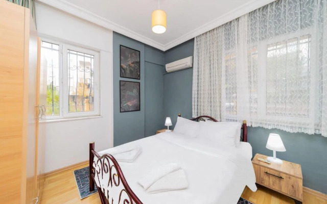 Spacious Flat With Backyard in Muratpasa