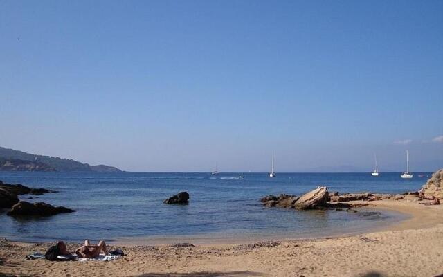 Appartement Six-Fours-les-Plages, 3 pièces, 5 personnes - FR-1-316-104