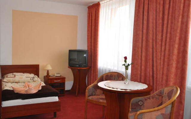 Plonia Hotel