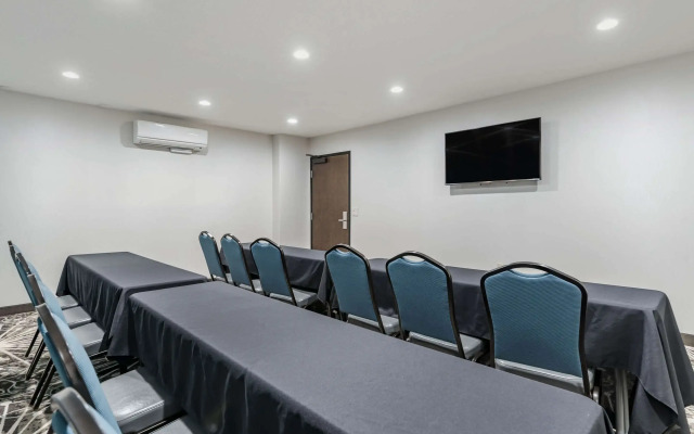 Comfort Inn & Suites Tualatin - Lake Oswego South
