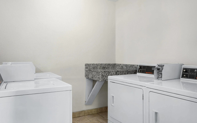 Ramada by Wyndham Cedar Rapids South