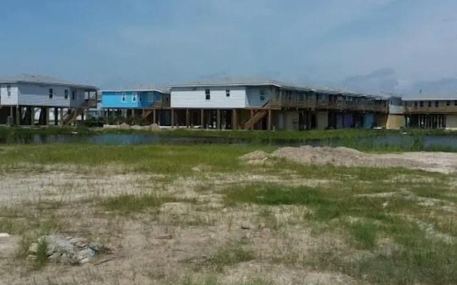 Seahorse Shanty OV32