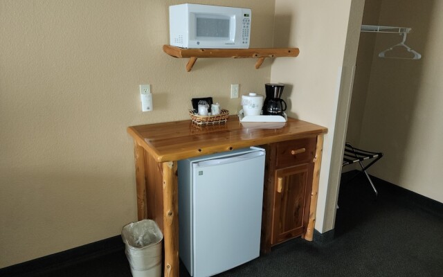 Pine Peaks Lodge & Suites