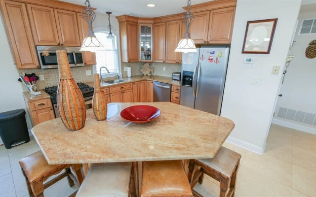 OC2226 Wesley Ave-2nd-Floor