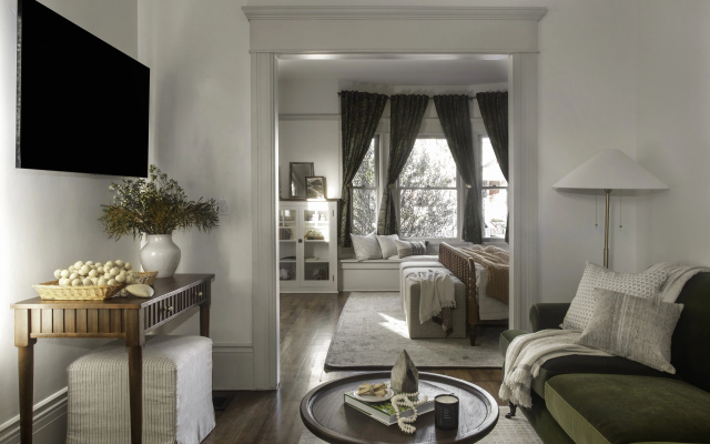 A White Jasmine Inn