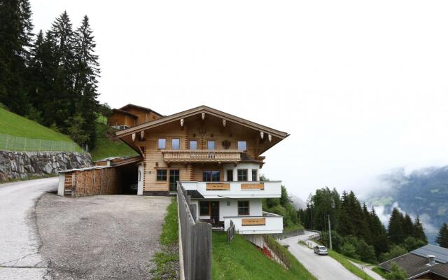 Holiday Flat Schoser, Fugen