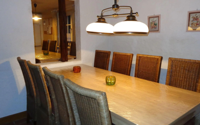 Large holiday home in the Sauerland region with sauna, fitness equipment, garden and terrace - Hotel in Schmallenberg - Photo 4