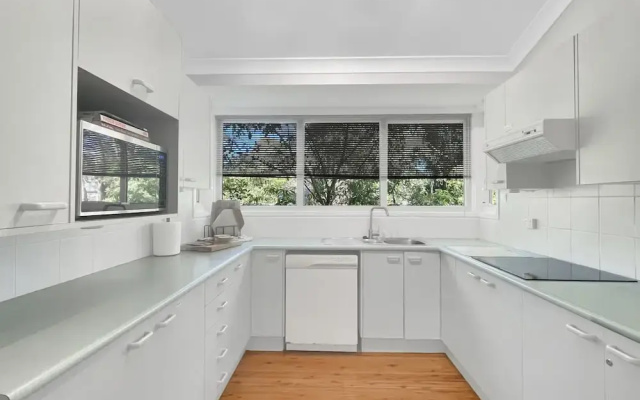 Riverside 3-bed Townhouse With Spacious Deck & BBQ