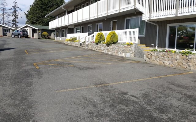 The Cedarwood Inn & Suites