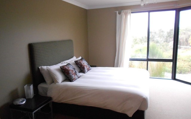 Cosy Corner Beach Cottages – Guest Rooms – Kronkup