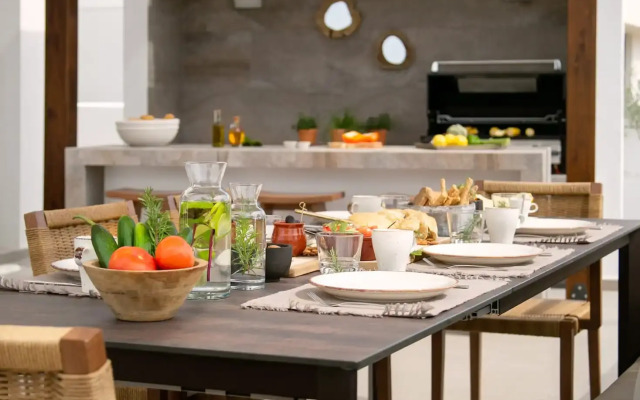 Lora Pearl Luxury Villa By Louis Hotels