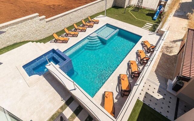 Luxury Villa Maxima