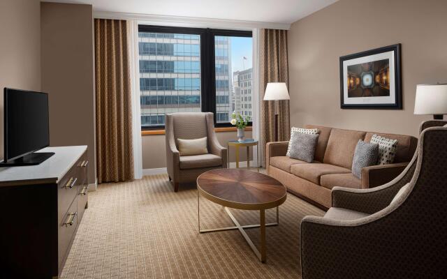 Hilton Indianapolis Hotel & Suites