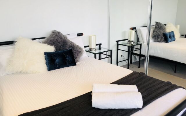 Level 8 Marvelous Apartment with pool access