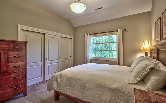Spacious & Welcoming Close To Stanford & Tech 4 Bedroom Home by RedAwning