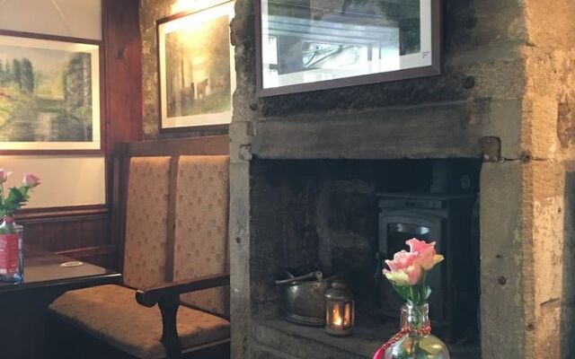 The Hare and Hounds Country Inn