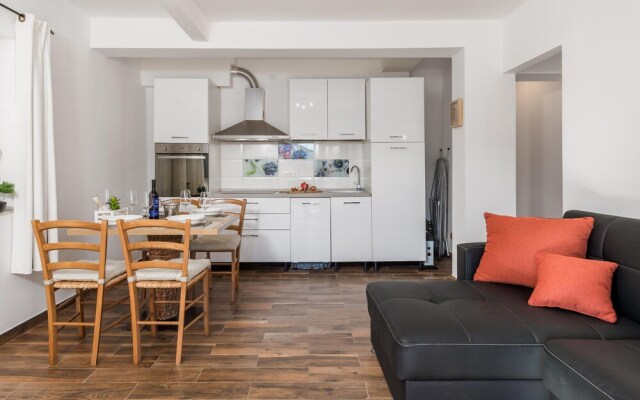 Amazing Apartment in Cres With 1 Bedrooms and Wifi