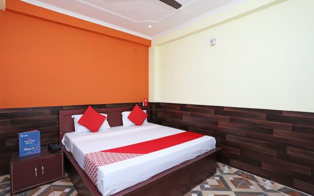 OYO 28801 Radhika Guest House