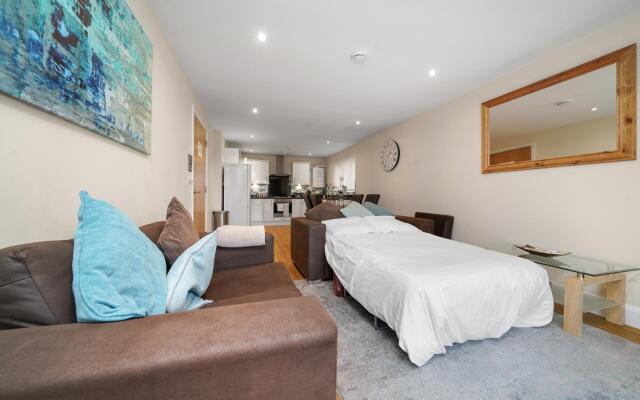 London Heathrow Living Serviced Apartments- Apt 12