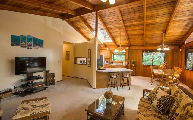 Hale Mauna Loa Upper - 11-3910 3rd St.