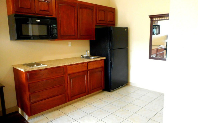 Crossroads Inn & Suites