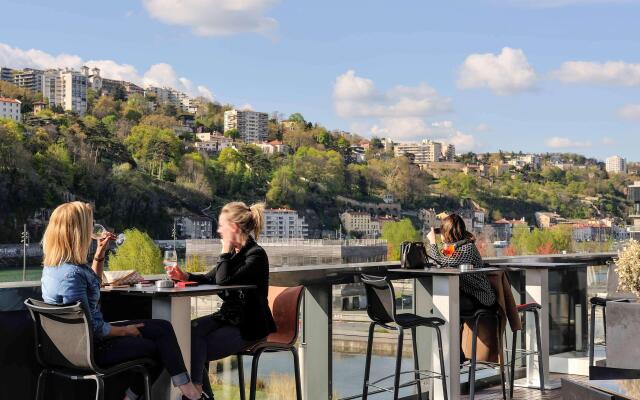 Novotel Lyon Centre Confluence Bord de Saone