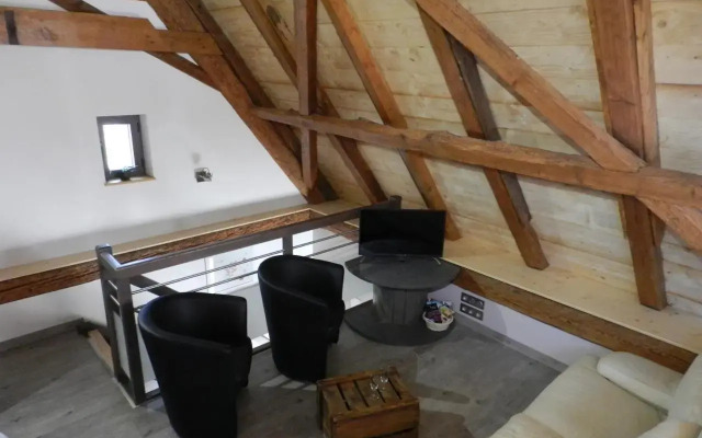 Gîte autonome, La grange a foin, piscine !