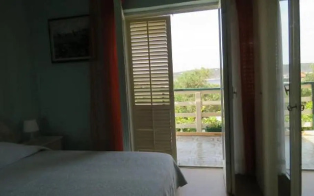 Serene Barbat Escape With Just Minutes From the Beach