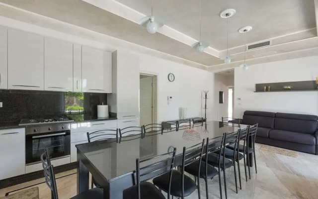 1695 Villa Albarosa by Perle di Puglia