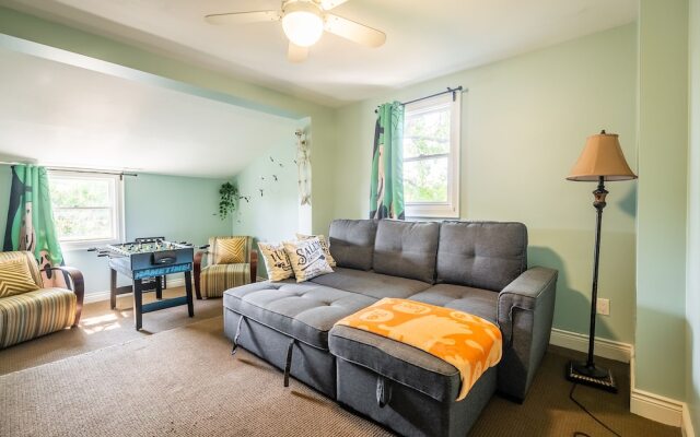 Cozy 5 Bedroom House in Downtown Toronto